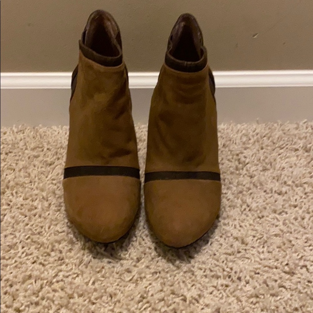 BCBG BOOTIES